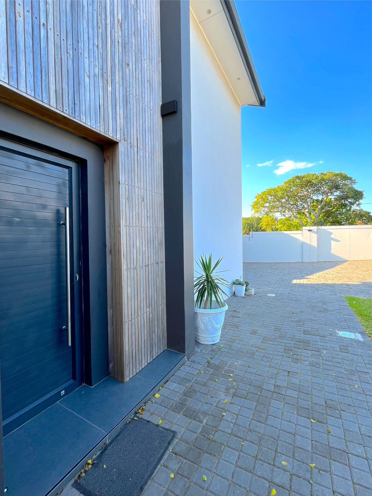 Property photograph 3